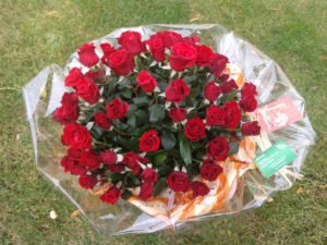 composition florale 70 roses anniversaire Belfort Montbéliard Natur'elle